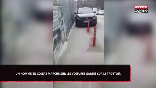 Turquie : En colère, un piéton marche sur les voitures garées sur le trottoir (Vidéo)