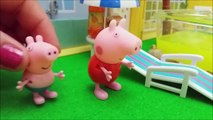 ❤ PEPPA PIG ❤ HULK SALVA A PEPPA PIG Y GEORGE DE PISCINA DE FANGO | Juguetes De Peppa Pig