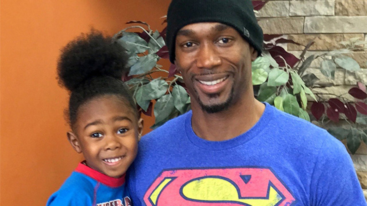 ألا يستحق هذا الأب جائزة "أفضل أب لهذا العام"؟