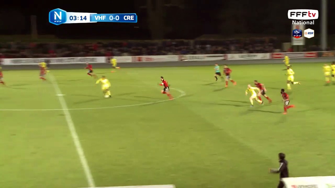 Première frappe de ce match, ballon capté facilement