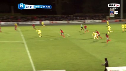 Première frappe de ce match, ballon capté facilement