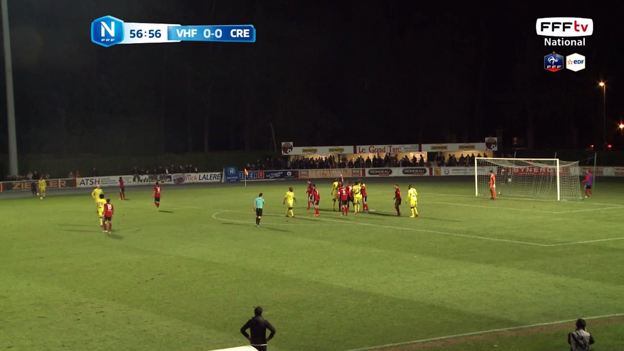 Coup franc bien frappé mais une faute sur Pichot est sifflée