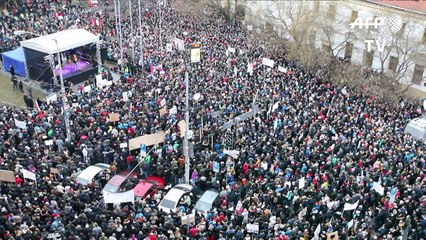 Milhares tomam as ruas de Bratislava