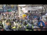 [17/03/16 정오뉴스] 탄핵 반대 집회서 사다리로 기자 폭행한 50대 구속