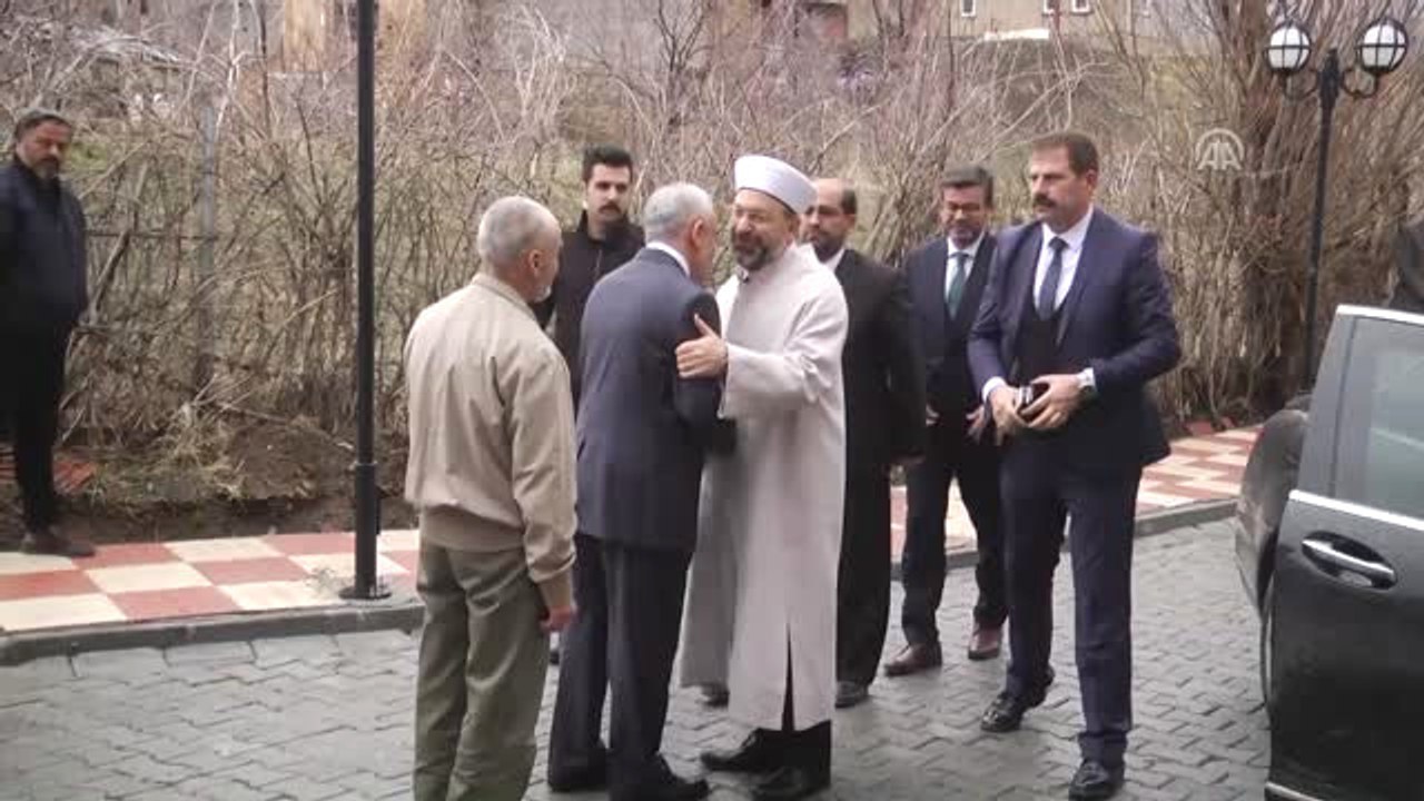 Erbaş: "Teröristler Zulüm Yapıyorlar"