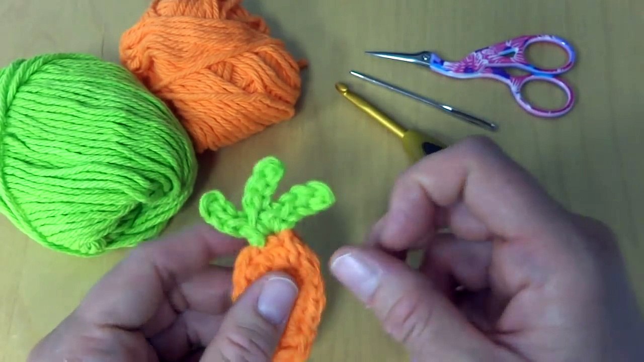 Episode 88: How to Crochet the Farmers Market Carrot Applique