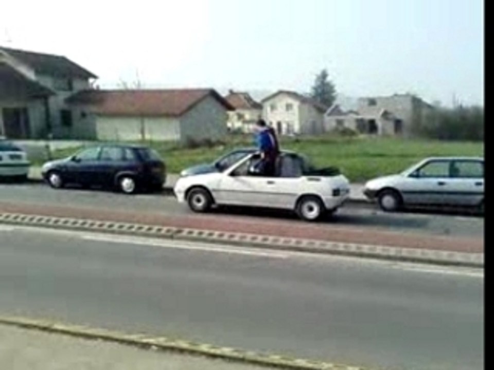 superman sur une 205 cab