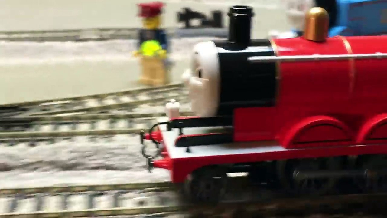 JAMES THE RED ENGINE Joins Thomas & Friends on HO Scale Train Layout