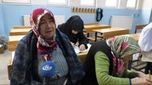 Tokat'ta 78 yaşındaki anne, 53 yaşındaki kızı ile okuma-yazma öğreniyor