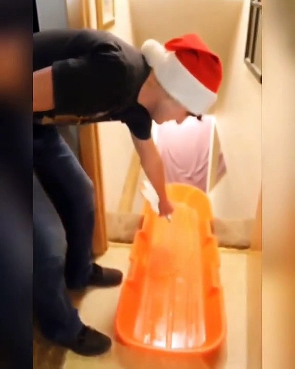 Descendre les escaliers dans une luge en feu