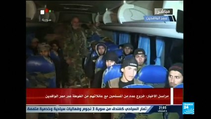 下载视频: Shelling continues as convoy delivers food to besieged Syrian enclave