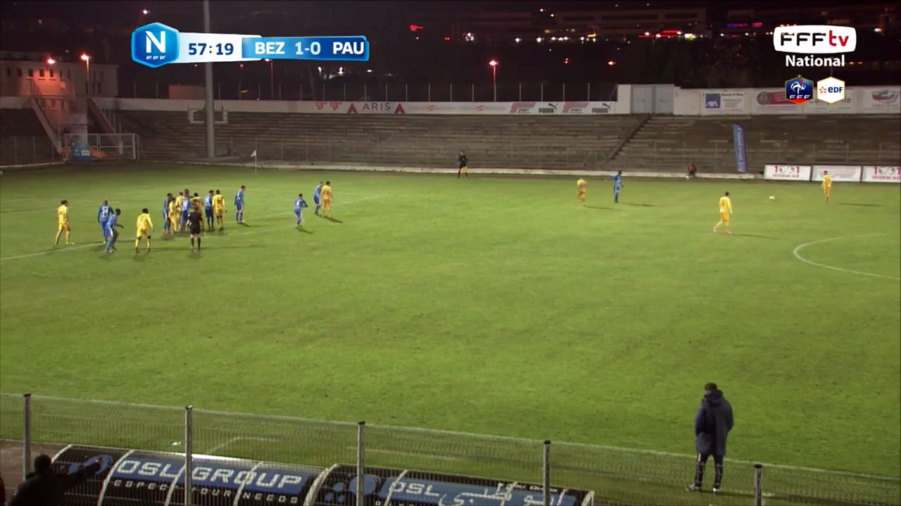 Coup franc bien tiré mais aussi bien défendu par la défense de Béziers.