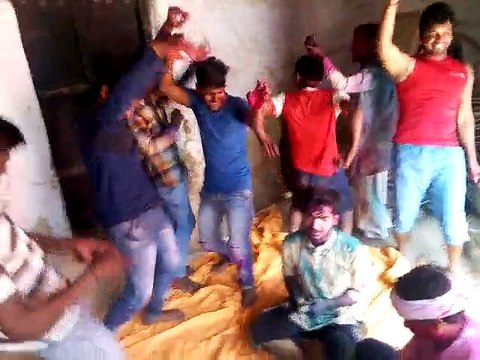 Indian Holi - Viral Holi Fun - Desi Villagers Holi