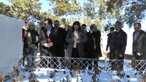 Azerbaycan Milli Meclisi Milletvekili Paşayeva, Nene Hatun’un kabristanını ziyaret etti