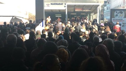 Sis Nedeniyle Vapur Seferleri Yapılamayınca Marmaray'da İzdiham Yaşandı