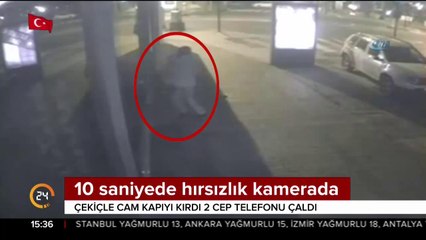 Çekiçle cam kapıyı kırdı