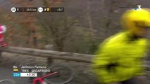 VIDEO. Un cycliste chute lourdement et tombe dans un ravin durant Paris-Nice