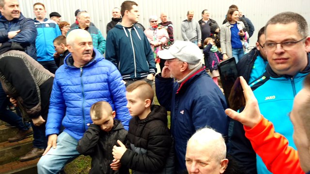 Départ des joueurs de Mons-Hainaut pour Bruxelles et la coupe de Belgique. Vidéo Éric Ghislain