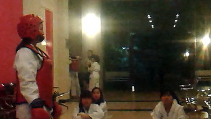 CLB Taekwondo ĐH Thăng Long thứ 5 19-1-2017 kỳ thi thăng câp lần thứ 24 20170119_201446