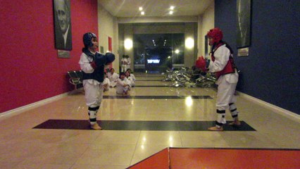 CLB Taekwondo ĐH Thăng Long thứ 5 19-1-2017 kỳ thi thăng câp lần thứ 24 MVI_4722