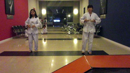 CLB Taekwondo ĐH Thăng Long thứ 5 19-1-2017 kỳ thi thăng câp lần thứ 24 MVI_4725
