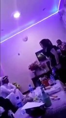 Masaj Merkezindeki Masöz Kadınla Yakınlaşmak İsteyen Suudi İş Adamını Döven Masözler