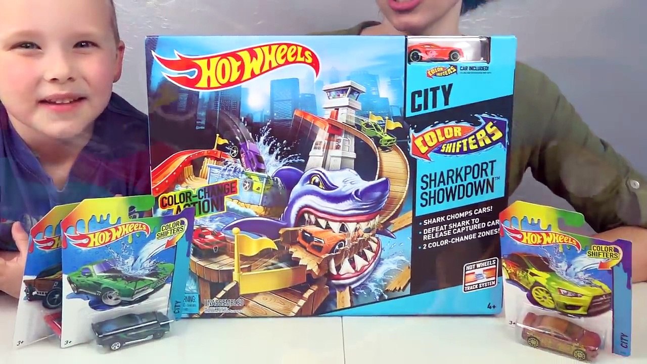 Hot Wheels Color Shifters Sharkport Showdown Trackset & Color Changing Car Toys