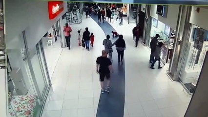 Quand un rugbyman se retrouve face à un voleur en fuite : placage au sol