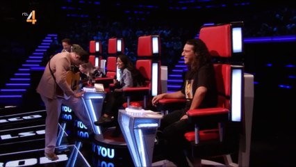 Douwe Bob zingt serenade voor Kaylee | The Voice Kids 2018