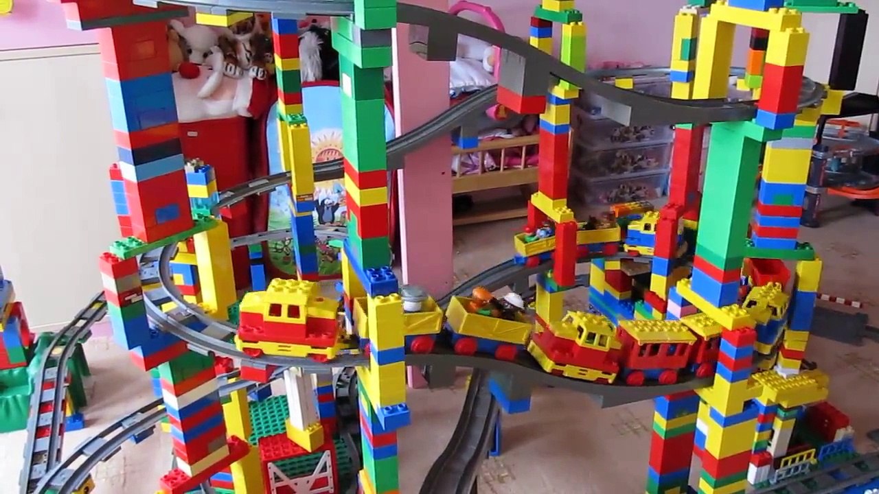 NEW LEGO Duplo 11 level Train Circuit - Mega Buildings!