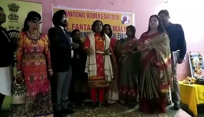महिला दिवस पर विमलता-फाउंडेशन ने भारत की पहली दिव्यांग "लिम्का बुक ऑफ वर्ल्ड रिकॉर्ड" मुंबई की नेहा पावसकर को सम्मानित किया !