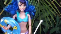 Descendants 2 Mal and Ben and Evie take Toddler kids to the pool with Anna Elsa Dolls Toys In Action