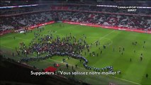 Les images incroyables des supporters de Lille qui envahissent le terrain pour s'en prendre physiquement aux joueurs