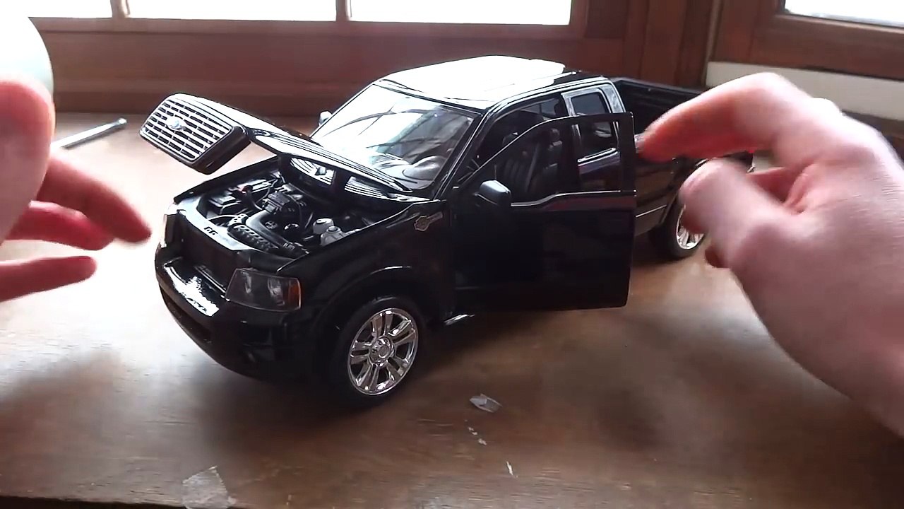 Review of 1/18 Ford F-150 Harley Davidson Edition by Maisto