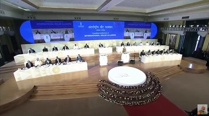 दिल्ली में अंतर्राष्ट्रीय सौर गठबंधन में 121 देश के नेताओं के सामने प्रधान मंत्री नरेंद्र मोदी का भाषण।