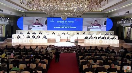 मोदी जी, फ्रांस के राष्ट्रपति और 121 अन्य देशों के सामने संस्कृत में सुषमा स्वराज Speech.