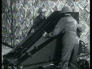 Montage von Fla-Raketen in stationären und in Feldstellungen