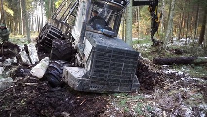 Forwarder Logset 6F stuck in mud