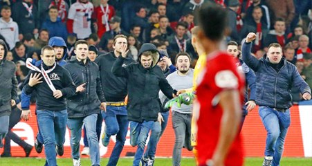 Fransız Ekibi Lille'in Taraftarı Sahaya İndi, Futbolculara Saldırdı