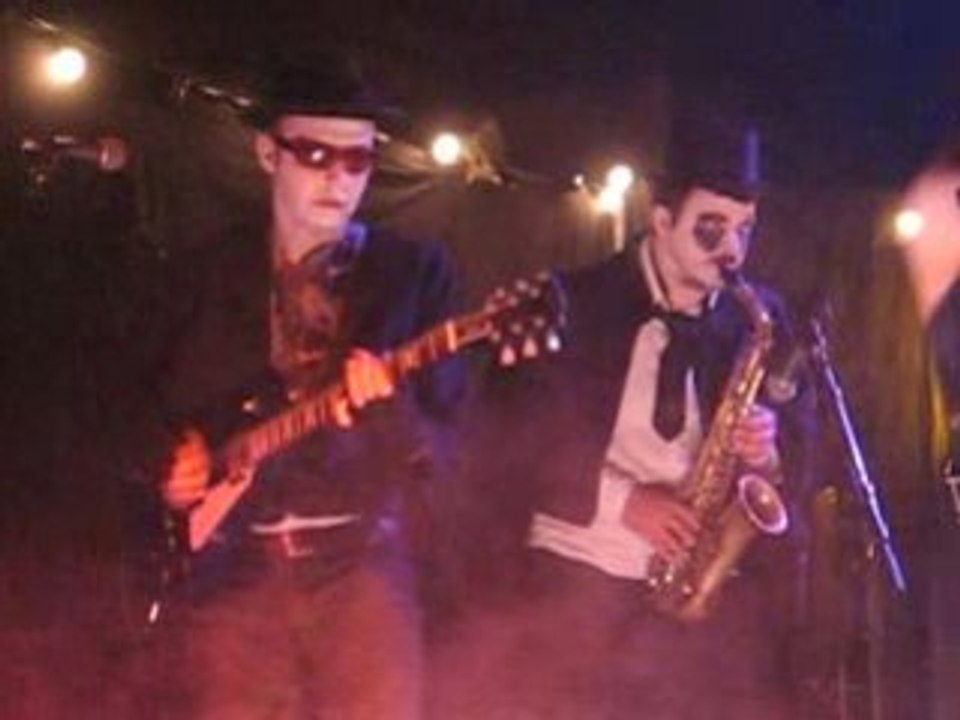 Patataï_soirée_cabaret_10_nov_07_La_machine_à_machins