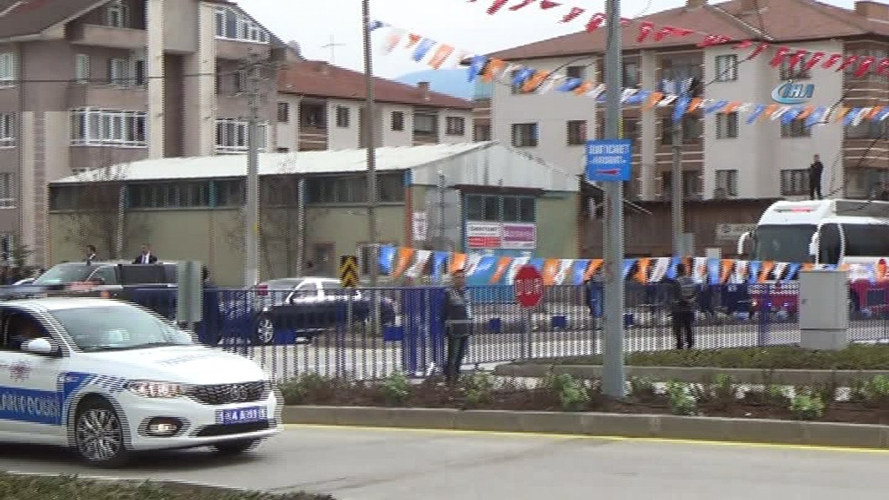 Cumhurbaşkanı Erdoğan, Bolu’da çocuklara hediye dağıttı