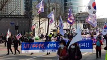 문 ㅇㅇ 큰일났다,,,점점 늘어나는 애국집회 참가자들  !!  3월10일 서울역태극기집회 끝없는 전체행진(풀버젼)