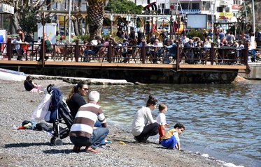 Marmaris'te Mart Ayında Deniz Keyfi! Sahiller Dolup Taştı