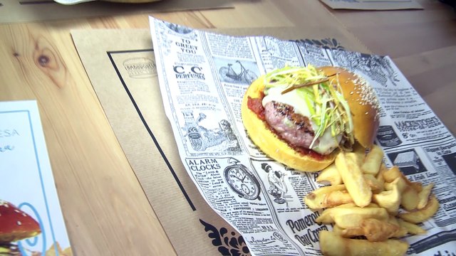 Un restaurante valenciano crea la hamburguesa fallera