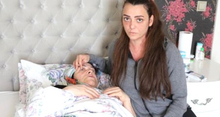 "Kargo" Diyerek Eve Girdiler, Yaşlı Kadını Dövüp Boğazına Bıçak Dayadılar