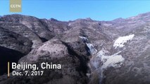 Icefall scenery brings tourists to Beijing.