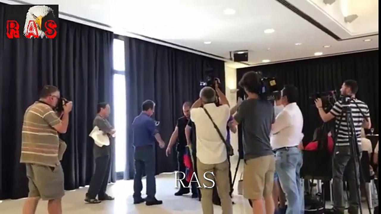 Espontaneo venezolano irrumpe en acto de IU CUANTO OS PAGAN POR MENTIR SOBRE VENEZUELA