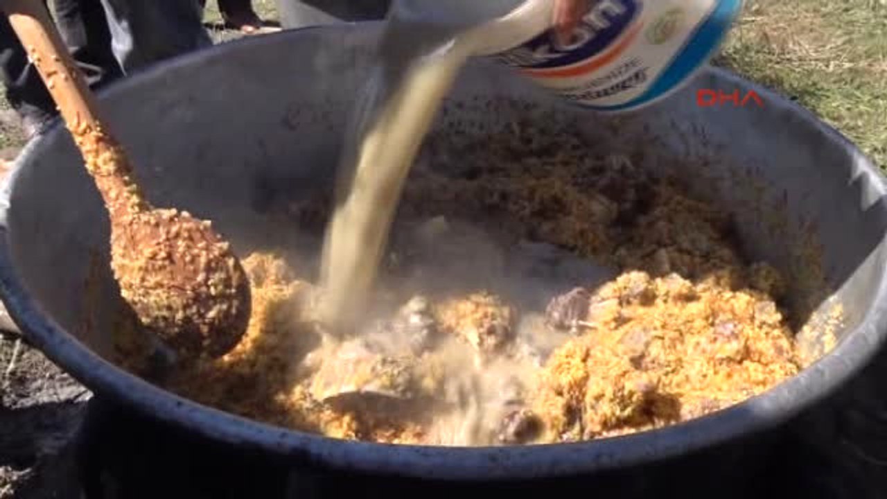 Şanlıurfa Her Yıl Yağmur Duasına Çıkan Mahalleli, Bu Kez Şükür Namazı Kıldı