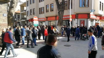 Elektrik kontağından çıkan alevler 2 dükkanı küle çevirdi