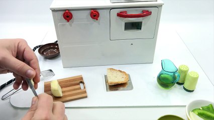 Little Lady Vintage Kids Toy Oven Cooking A Miniature Omelet